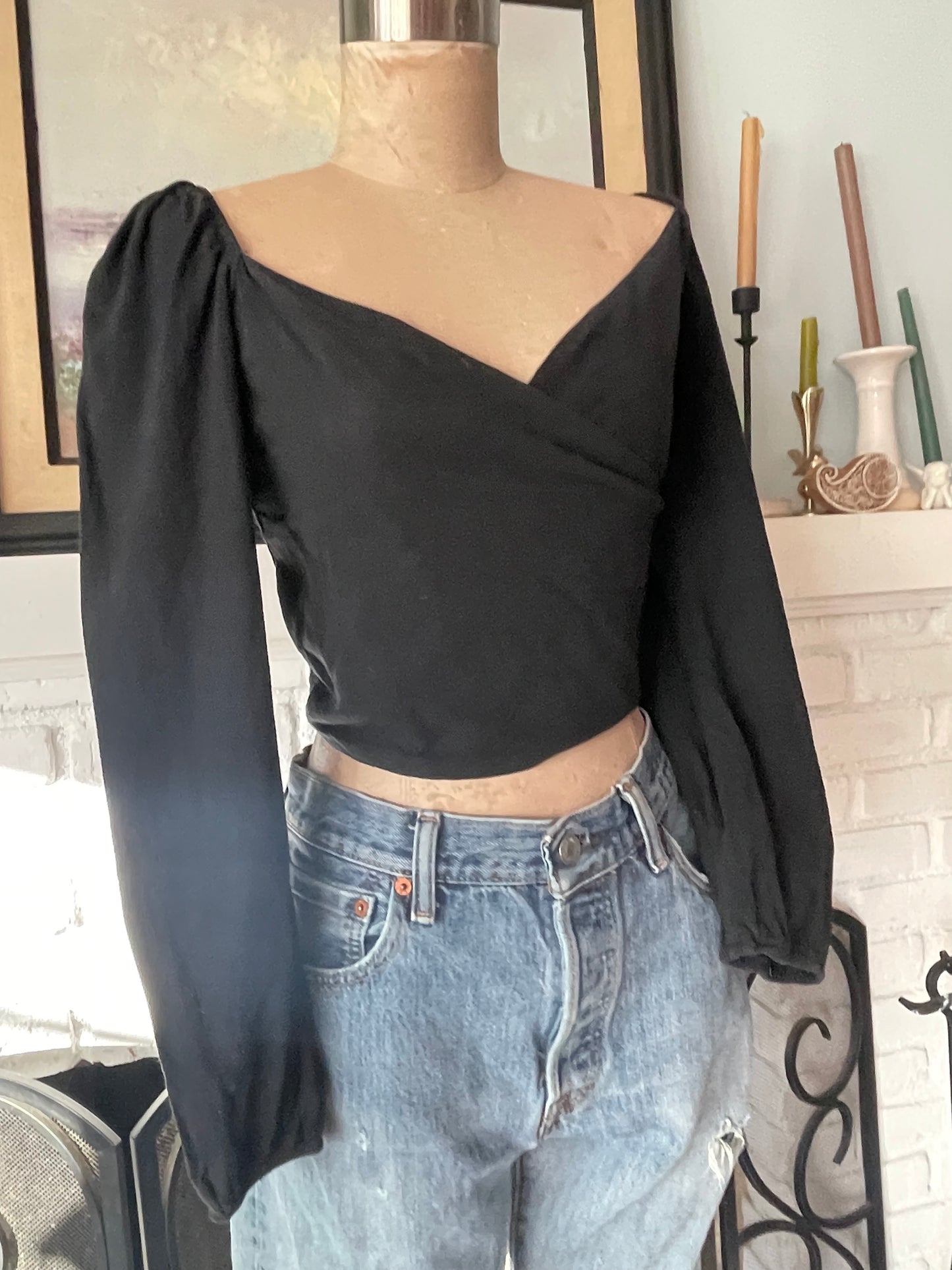 Long Sleeve black Vneck Cropped blouse size M